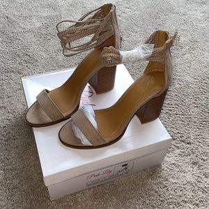 Pink Lily Taupe Sandahl